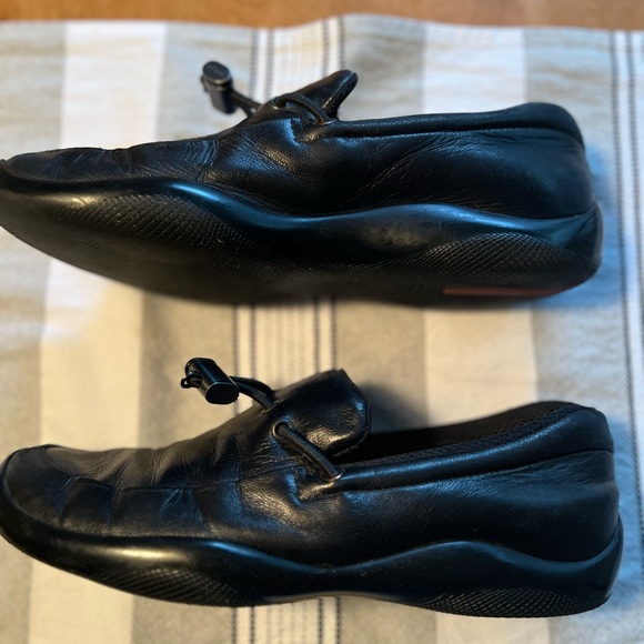 90s vintage black Prada loafers with a vibram sole. size eu 38. Great shape - Picture 2 of 4